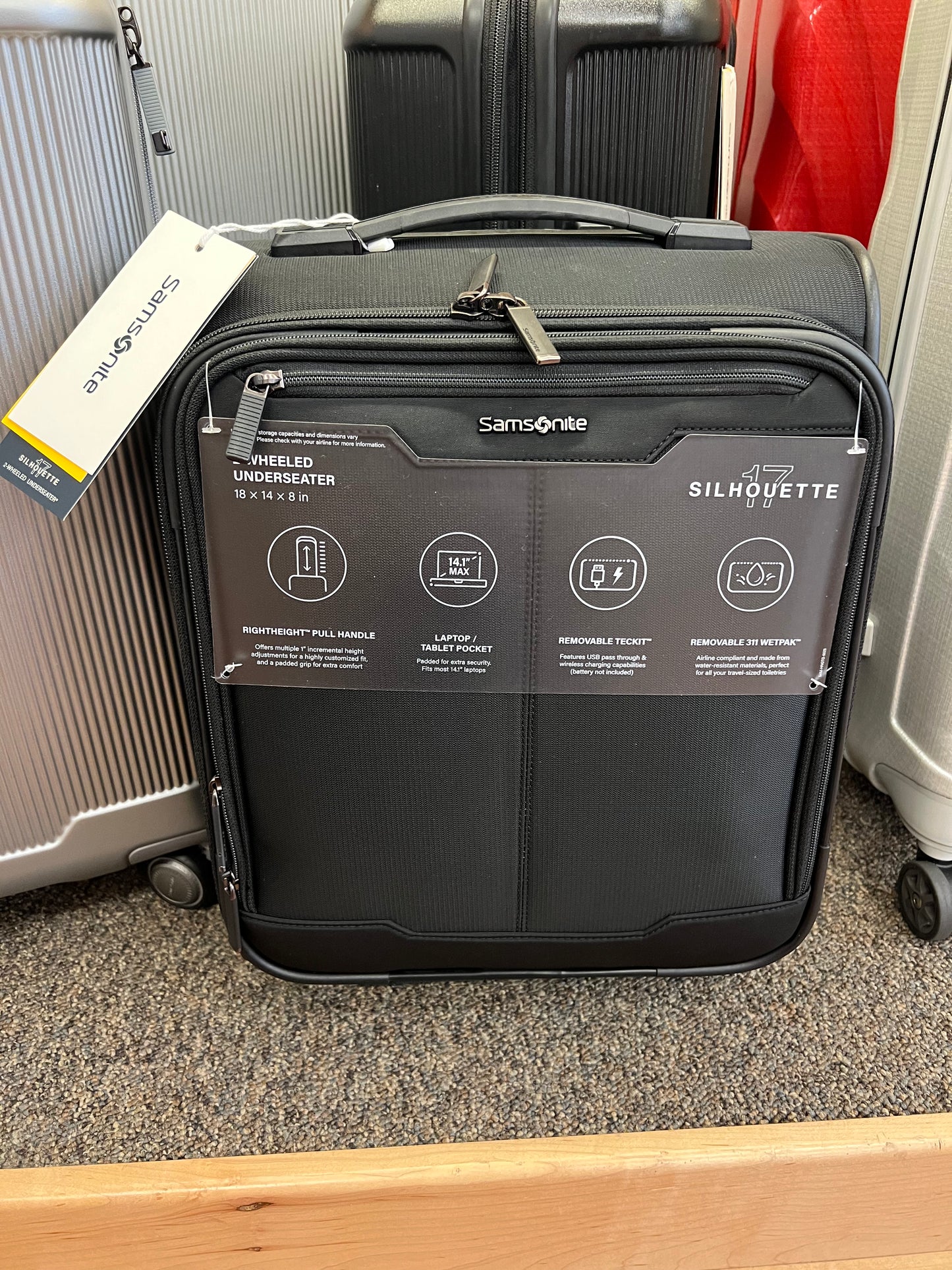 Maleta de mano Samsonite Silhouette de 18" con lados blandos y 2 ruedas debajo del asiento con correa Stack-It™