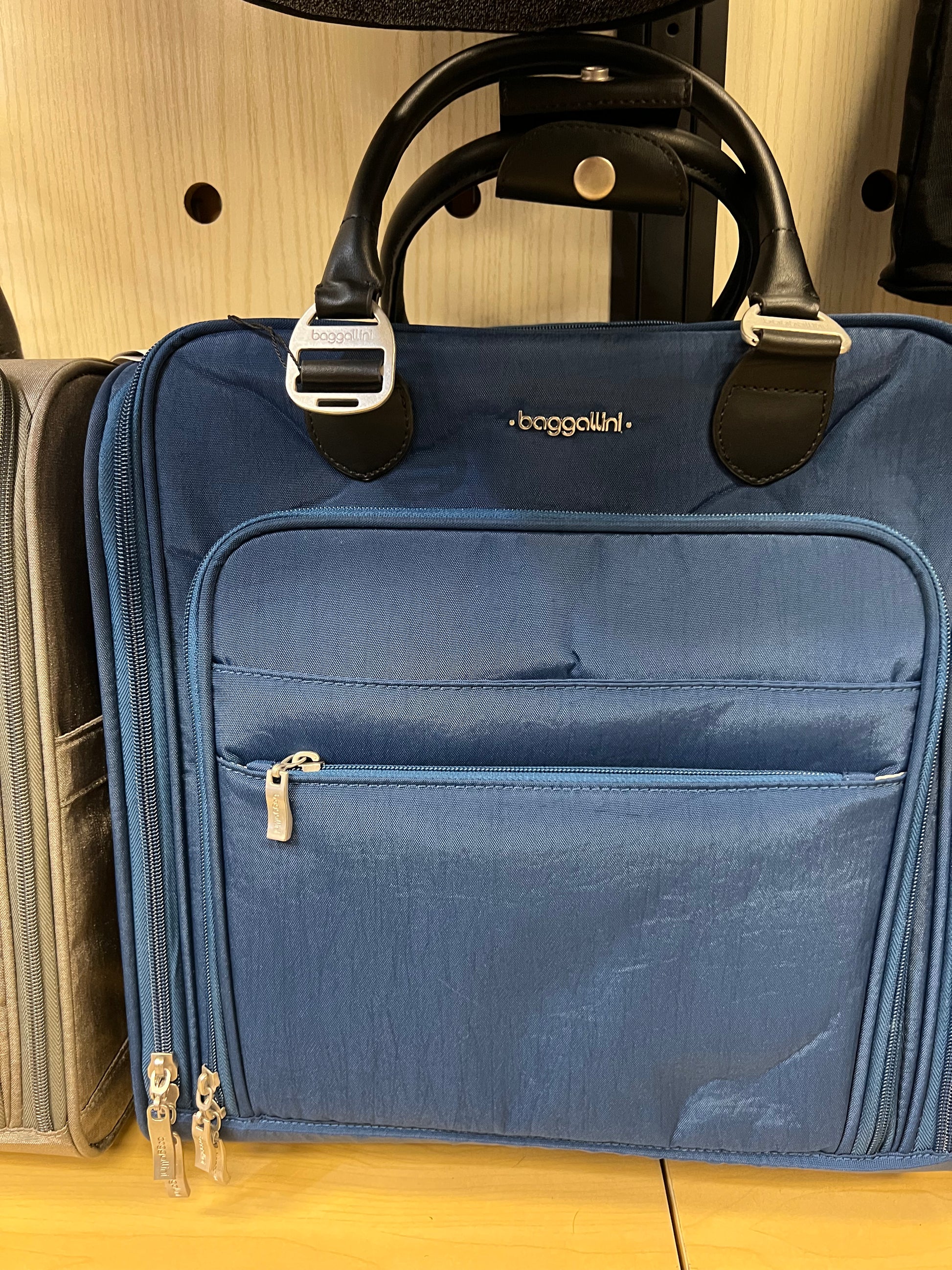 Baggallini top underseat bag
